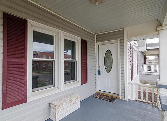 3rd image of 2610 Grand Ave