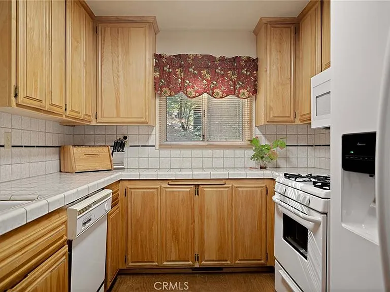 637 Crest Estates Ct — Photo 4