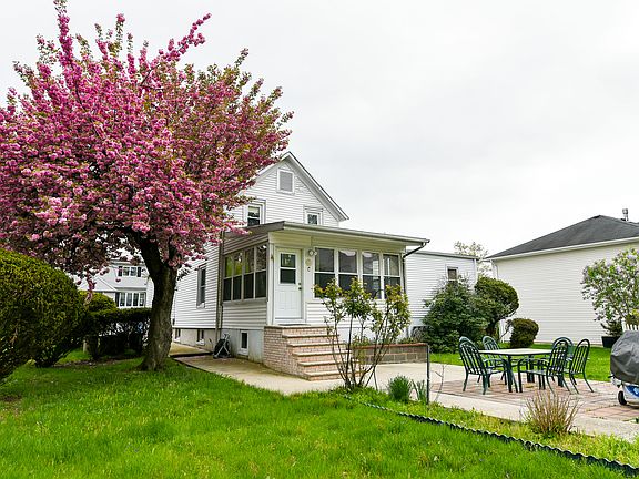 5th image of 120 Pine Ave