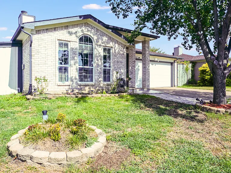 6103 Tidewater Dr — Photo 2