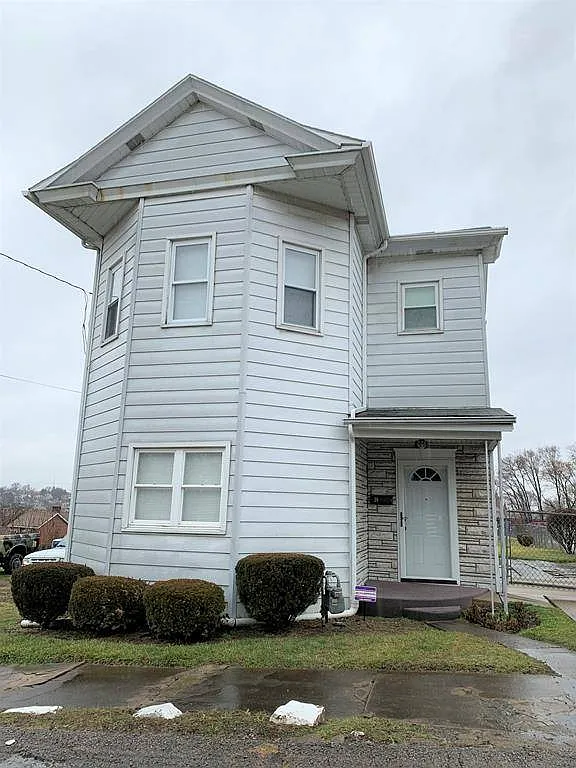 18 Summit Ave photo 1