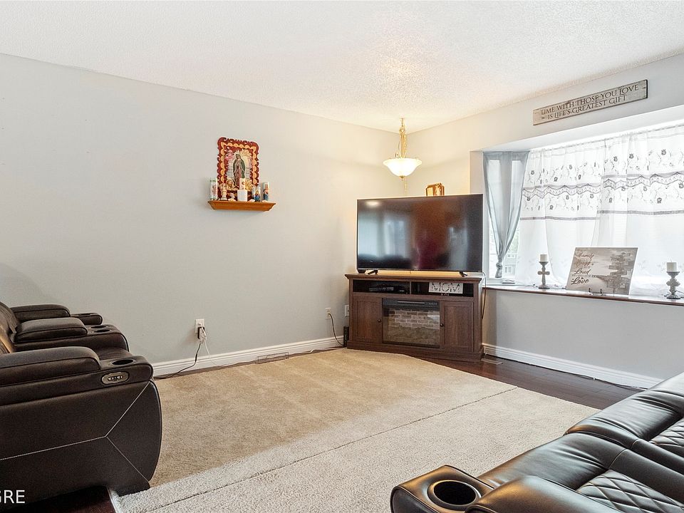204 25th Ave SW, Altoona, IA 50009 | Zillow