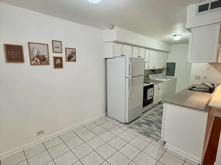 1055 Cove Dr — Photo 7