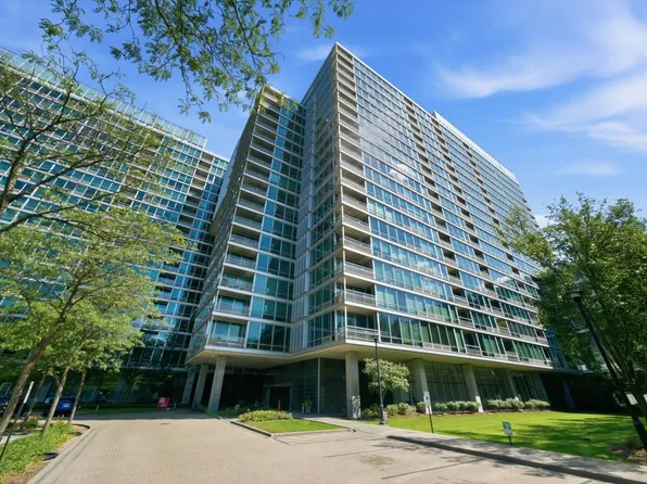 9655 Woods Dr Unit 1806, Skokie, IL 60077