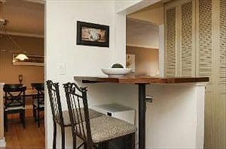 5th image of 909 E Kenilworth Ave Unit 302