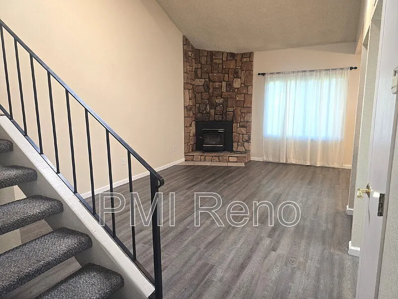 3 bed, 2.0 bath, 1578 sqft, $2,428 — Photo 2