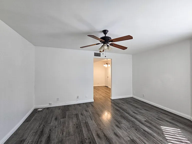 320 W Lomita Ave #7 — Photo 4