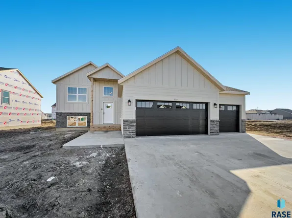 605 Hillside St, Harrisburg, SD 57032