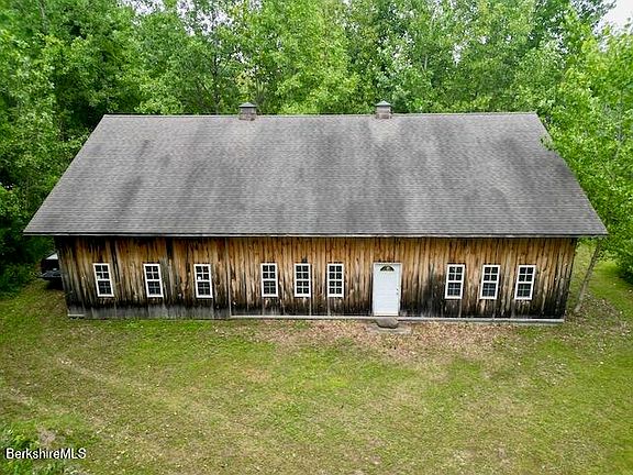 3rd image of 14 Blue Hill Rd