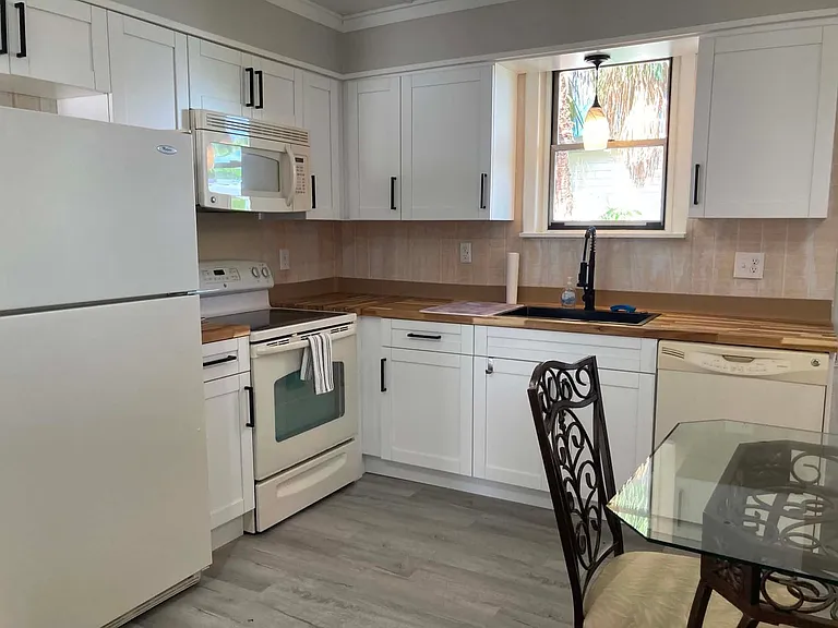 31 W Oakwood St — Photo 5