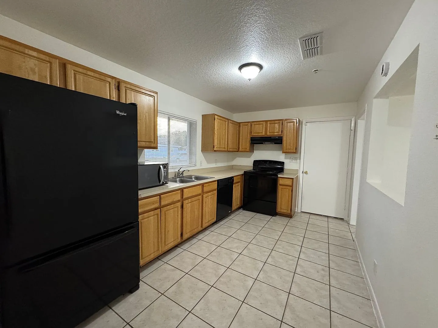 Charming 3 Bedrooms 2 Bathrooms for Lease in 32827 — Photo 4