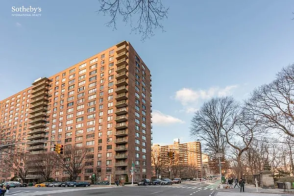 Rented by Sotheby's International Realty | media 10