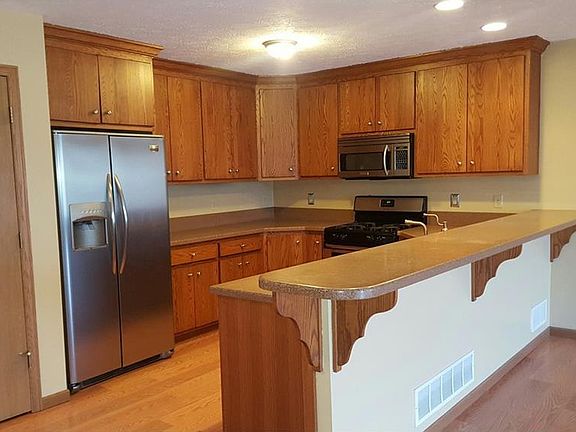 3rd image of 451 Dalton Dr