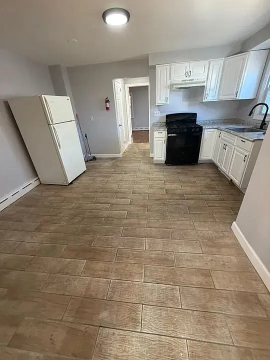 810 18th Ave — Photo 1