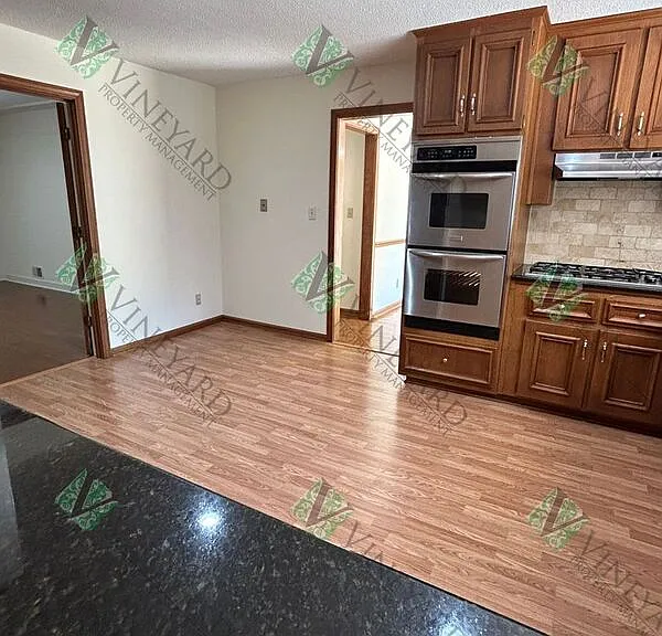 115 Nesbit Ferry Pl — Photo 9