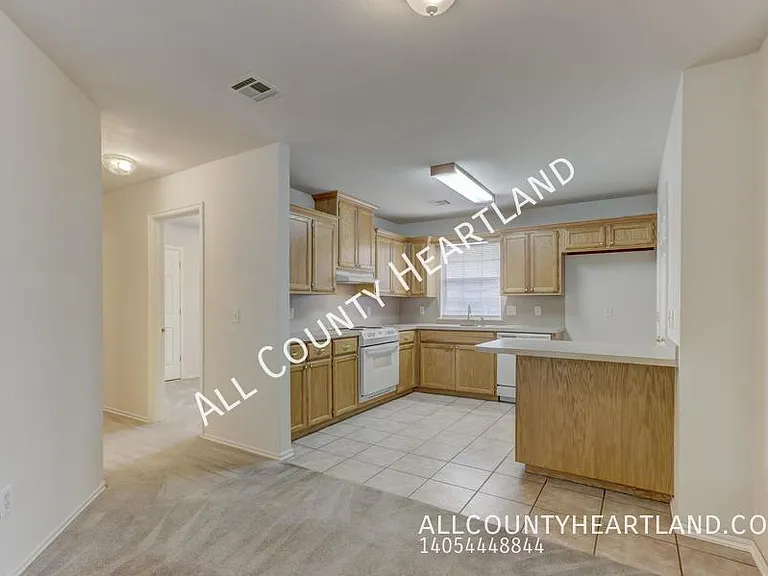 12412 SW 11th St — Photo 8