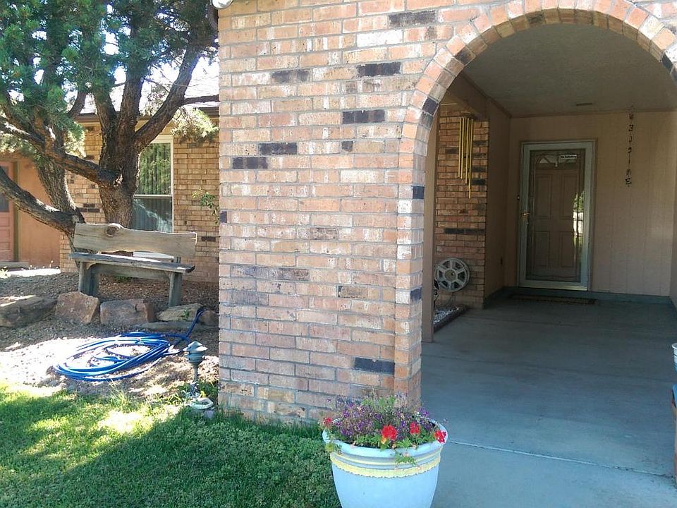 2nd image of 2708 La Charles Dr NE