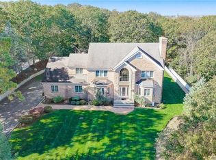 262 Blue Point Rd, Farmingville, NY 11738