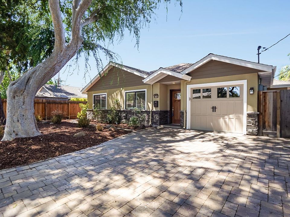 1st image of 907 Clara Dr