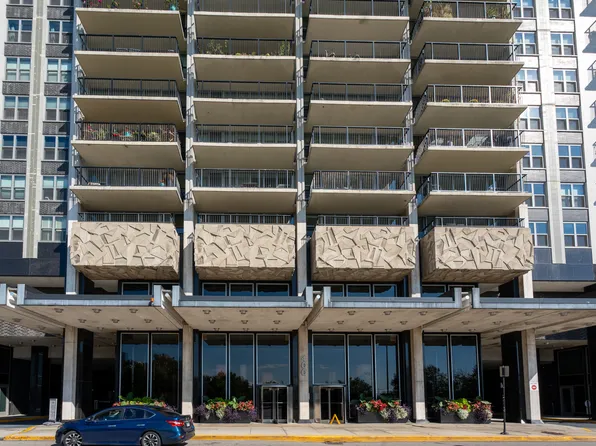 400 E Randolph St APT 1104, Chicago, IL 60601