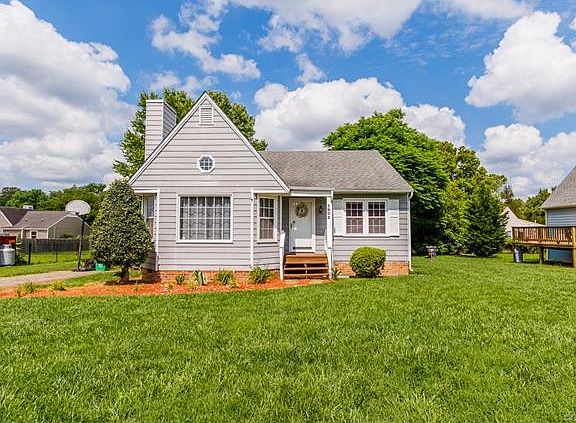 3rd image of 1802 Meadow Park Dr