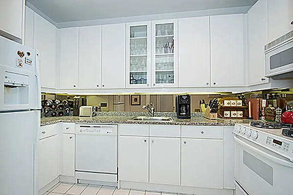 Sold by Daniel Gale Sotheby's International Realty | media 31