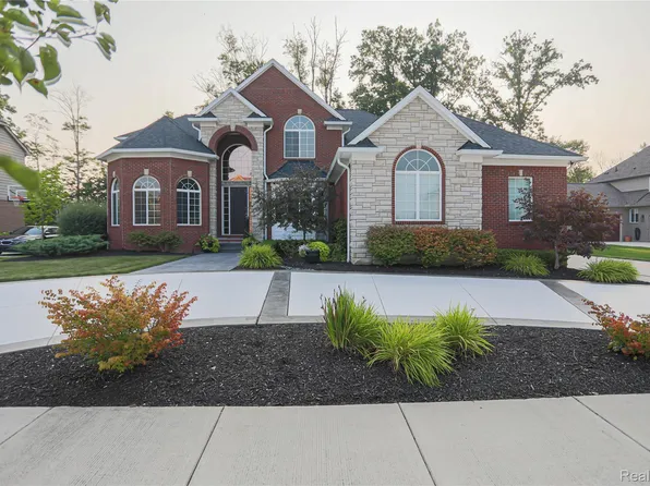 55761 Timbers Edge Dr, Shelby Township, MI 48316
