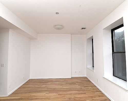 2nd image of 2070 5th Ave #2E