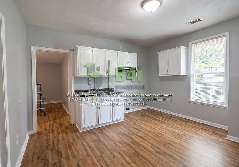 560 Radcliff Ave — Photo 5