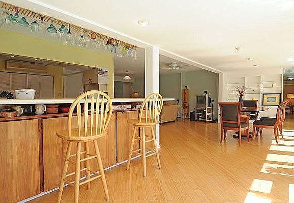 Eat in counter off the kitchen