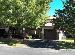 107 Sandpiper Ln, New Windsor, NY 12553