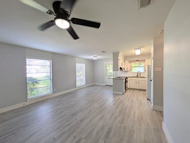 1309 W Hopkins St #A — Photo 5