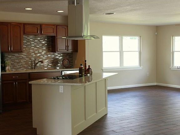 5th image of 22408 Oceanside Ave