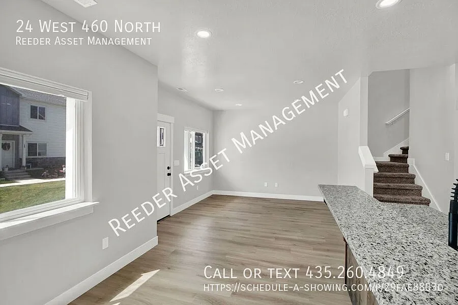 New Carpet Soon! 3 bedroom Townhouse in Smithfield — Photo 4
