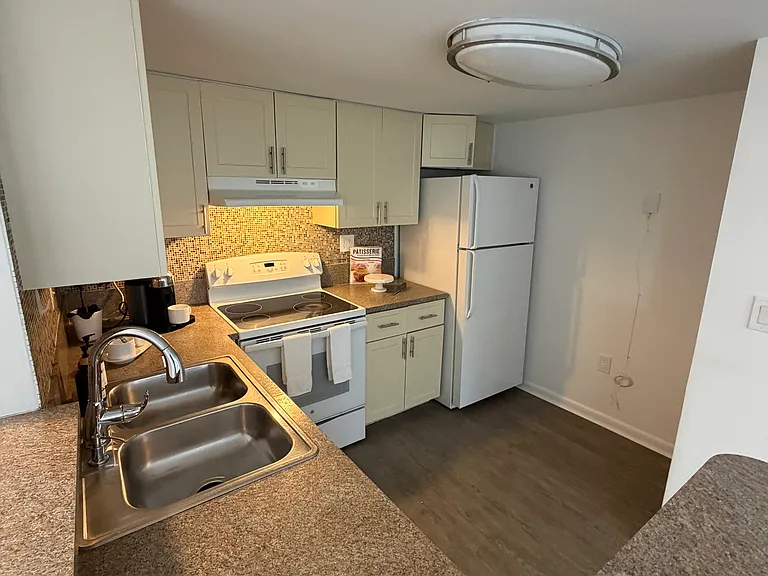 9785 Nob Hill Ct — Photo 4
