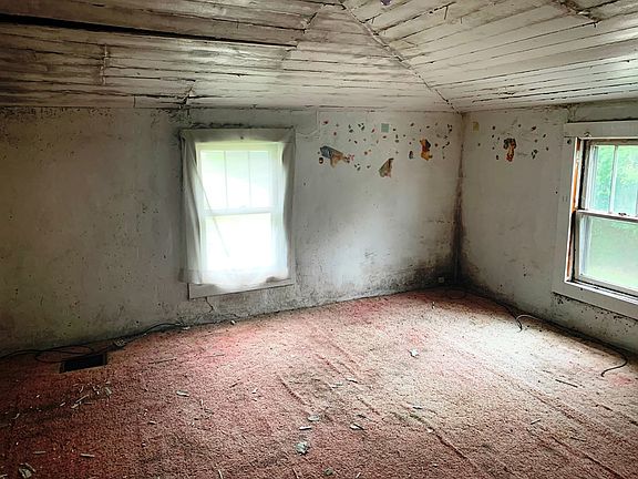 5th image of 108 Clarksville Rd
