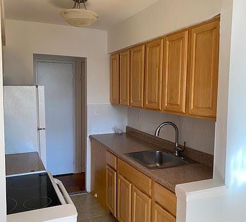 3rd image of 300 Cortelyou Ave #8