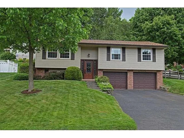 3009 Albine Dr photo 1