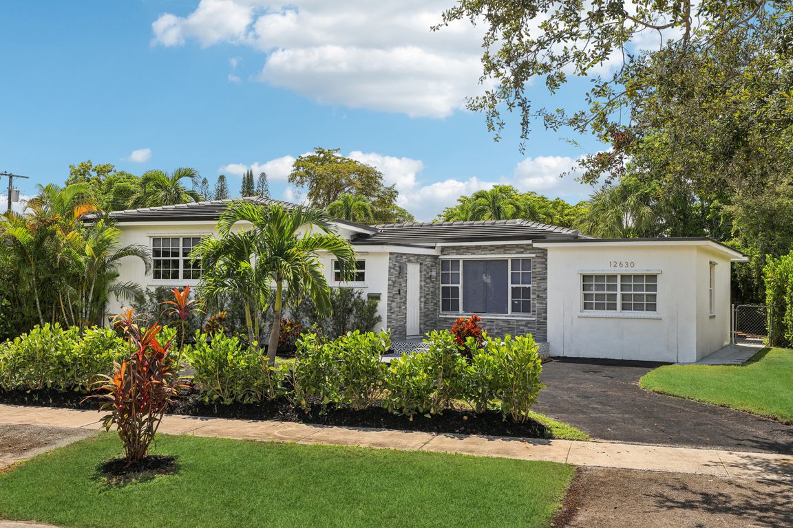 NE Miami Pl-L2208-1-015.jpg