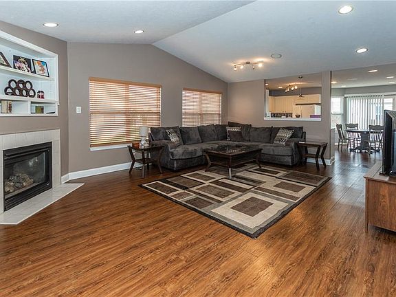 5th image of 647 Melrose Ct
