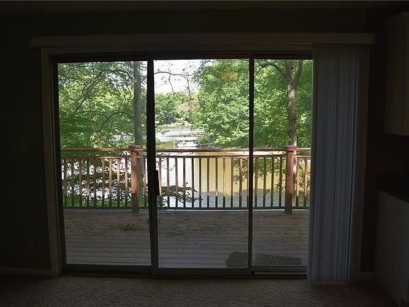 5th image of 2830 W Shore Dr