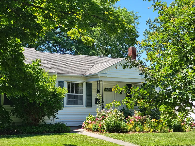 712 Indiana Ave — Photo 1
