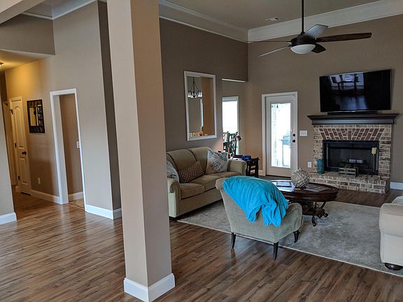 4th image of 128 Parkview Grv