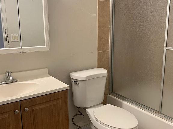 5th image of 353 Bundy Ave #0