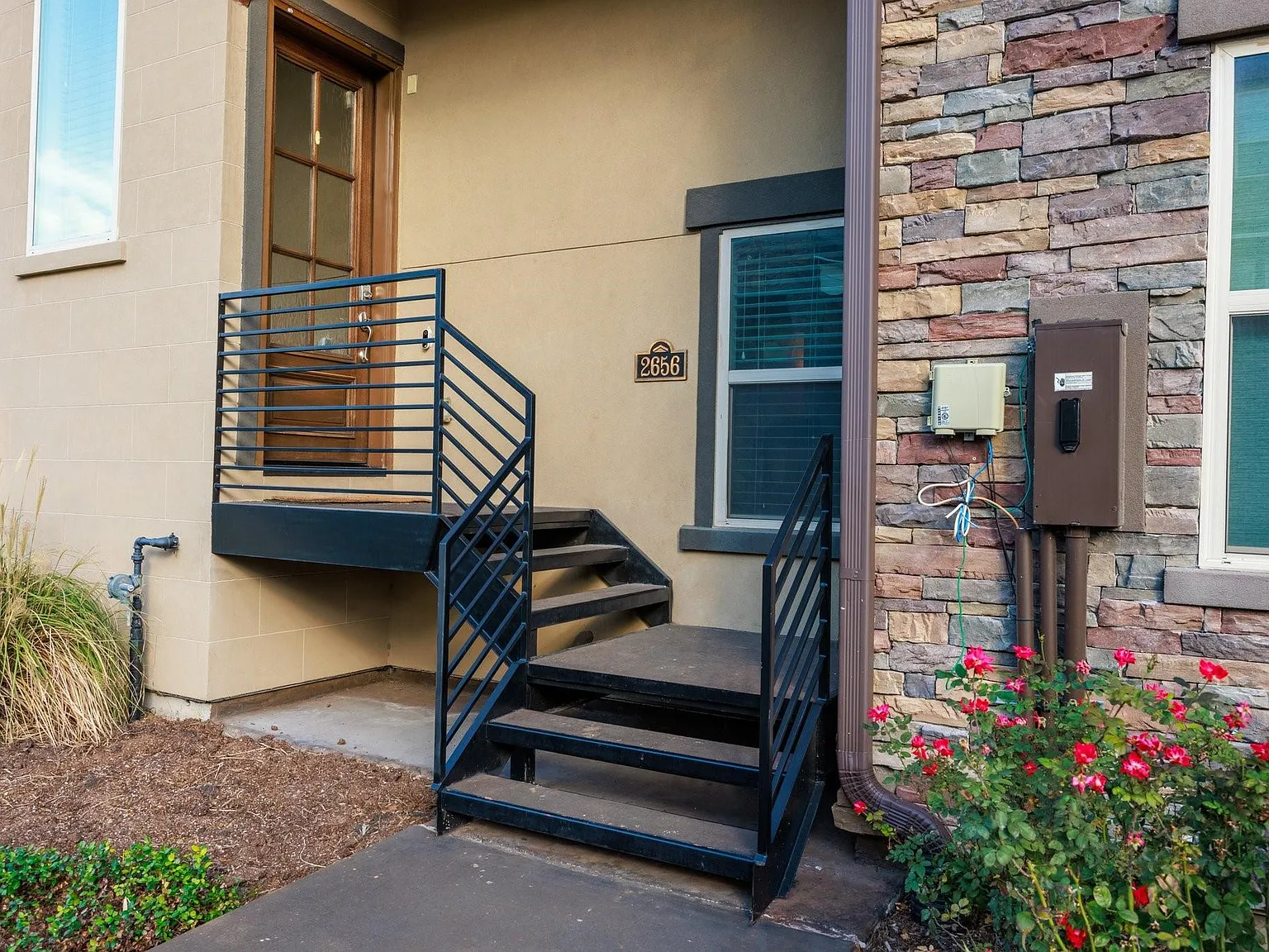 3 bed, 3.5 bath, 2036 sqft, $3,200 — Photo 4
