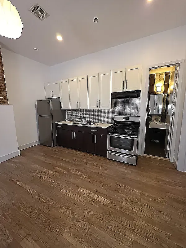 432 Evergreen Avenue — Photo 3