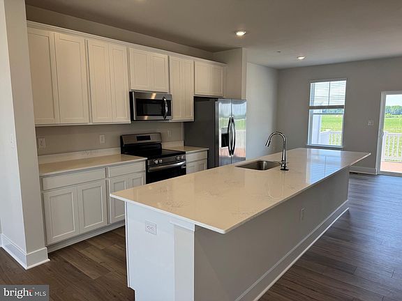 5th image of 1312 Lake Lucerne Ln