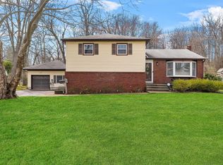 17 Birch Dr, Nanuet, NY 10954