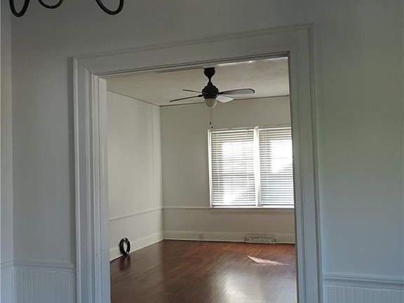 5th image of 2411 Wright Ave