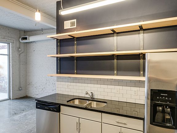 4th image of 1527 W Main St APT 3